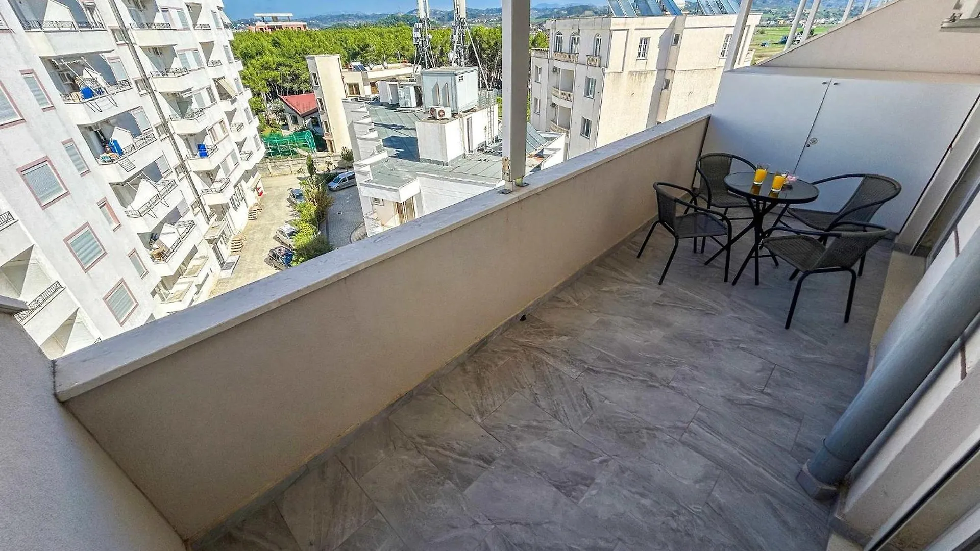 1 Bedroom 818 Golem